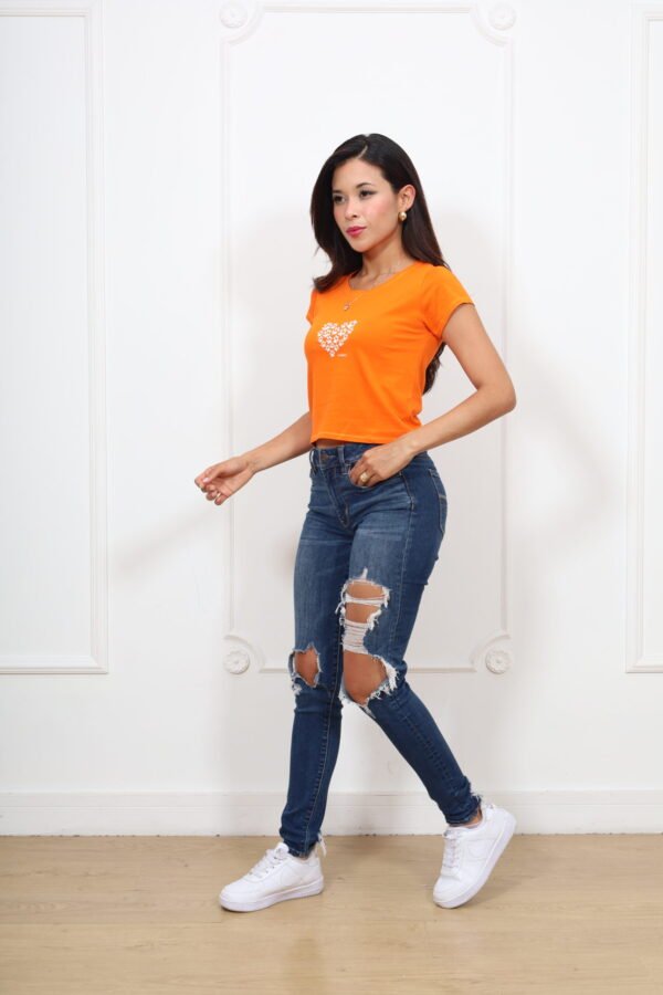 Polo para mujer crop top modelo huellitas - Imagen 2